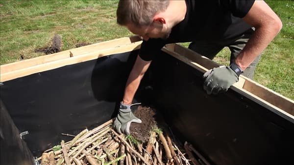 DIY Hochbeet - Grassoden_Schicht